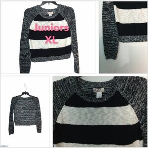 Kohl’s So Juniors XL 16 - 18 Sweater Stripe Crewneck Black White Long Sleeve EUC